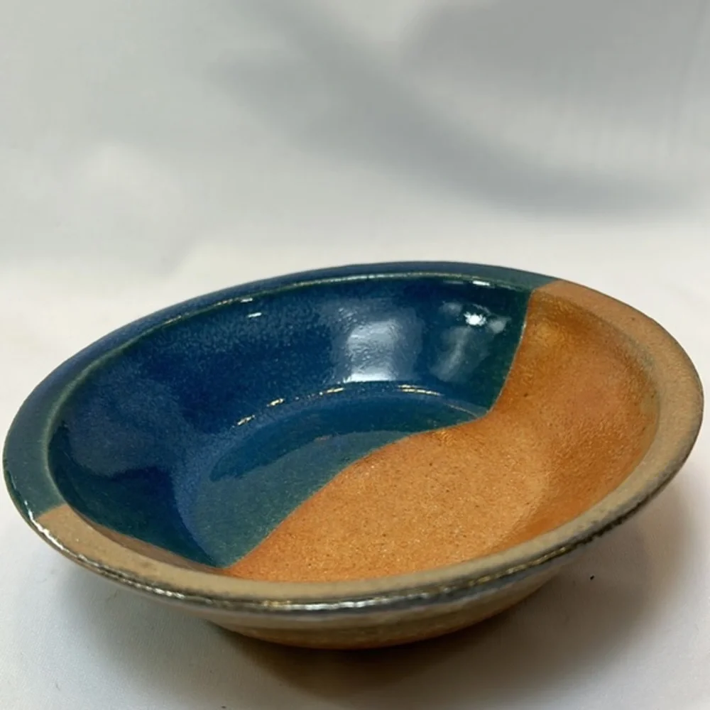 Pottery Tan/Blue Shiny Glazed Lipped Bowl